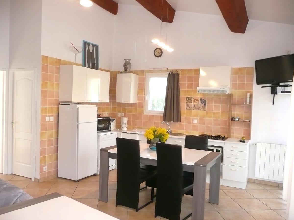 15Mn De Cannes, Villa La Soleiade , 3Gites 2-4 Pers Type T2, Climatises, Piscine, Au Lac De Saint-Cassien Var مونتارو المظهر الخارجي الصورة